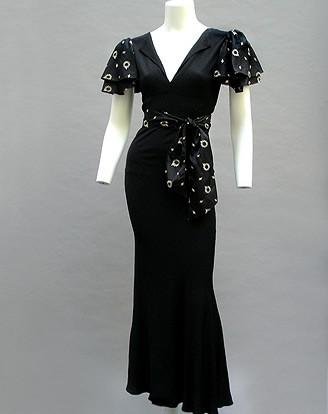 1933 NOIR CREPE
EMBROIDERED SIREN
3/4